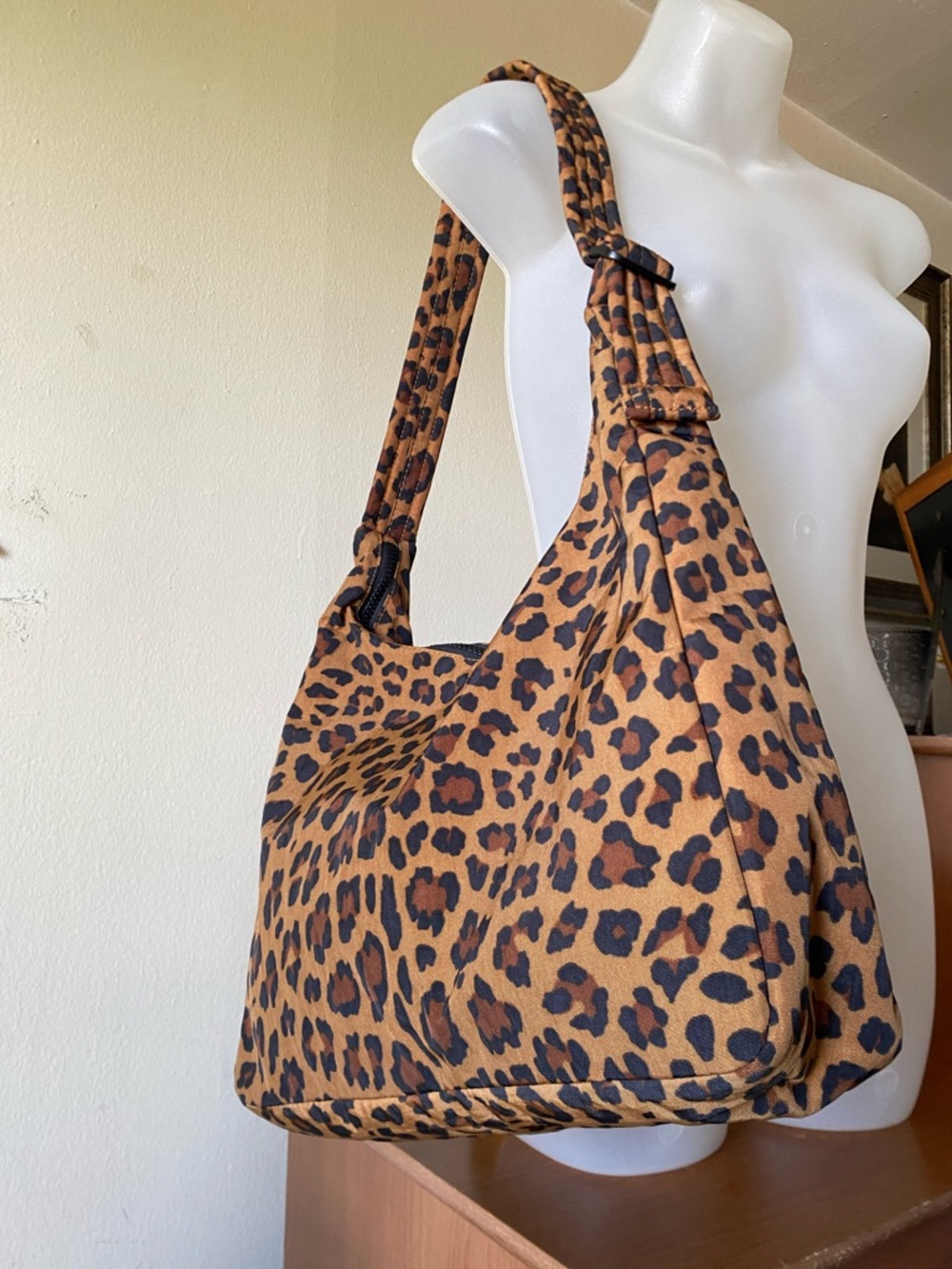 Baggu Leopard Print Nylon Shoulder Bag - Picture 5 of 6